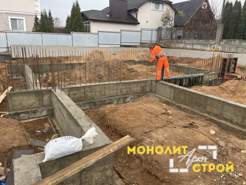 Заливка ленточного фундамента - фото объекта
