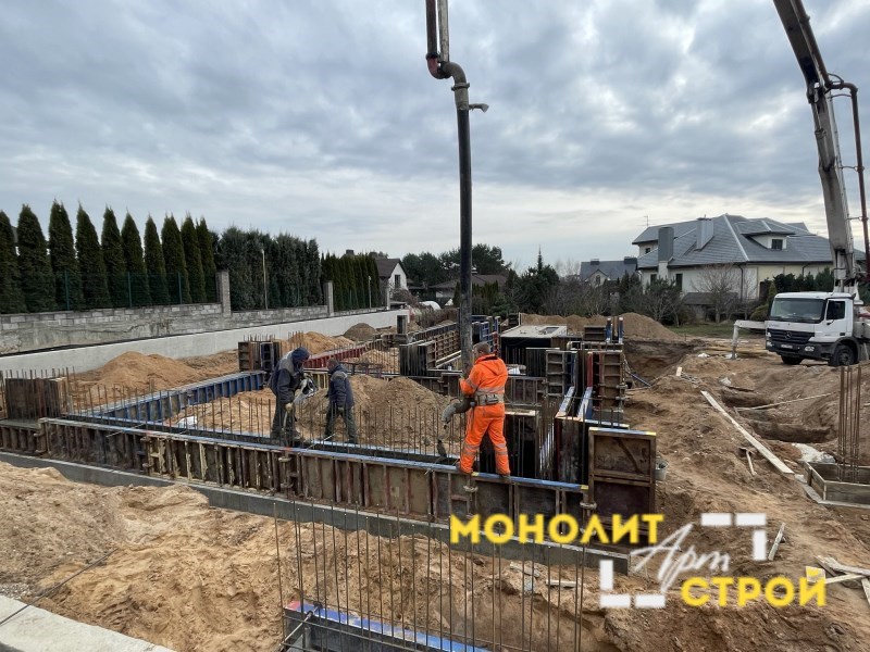 Заливка ленточного фундамента - фото объекта